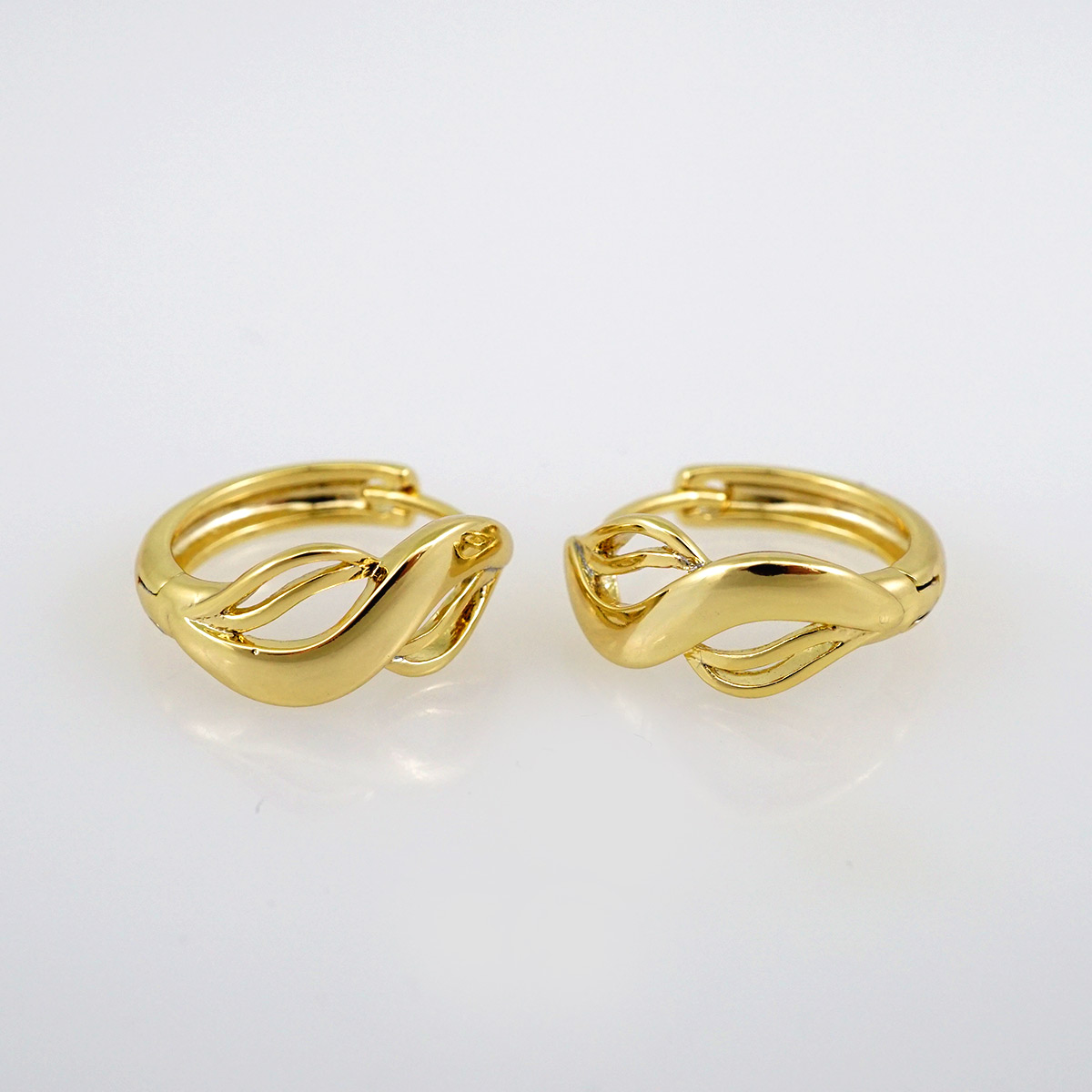 Antique Look Gold Polish Women Earrings